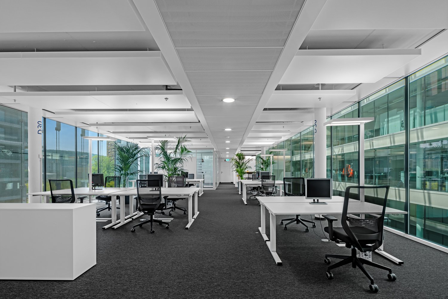 700m² office