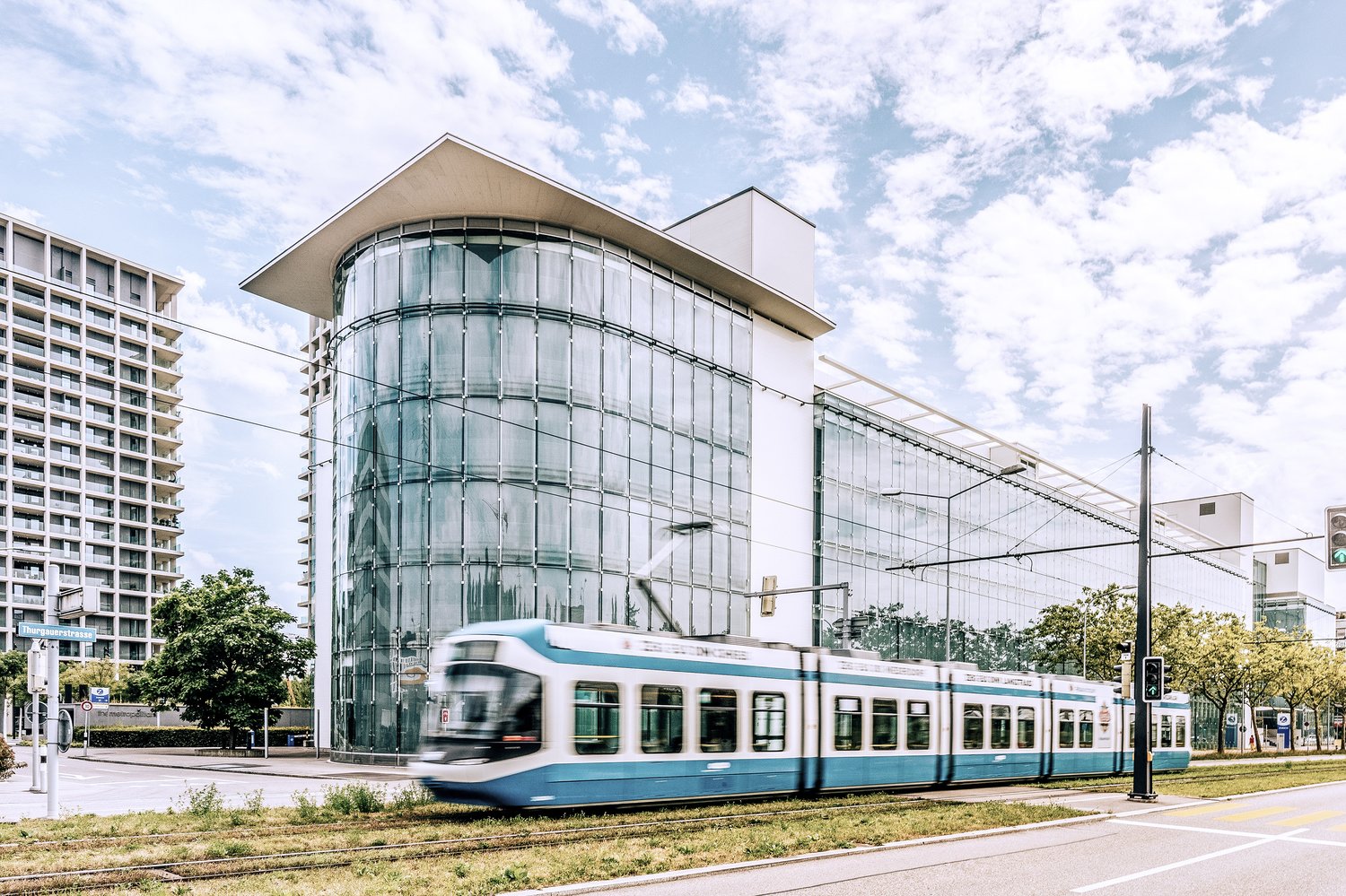 700m² office