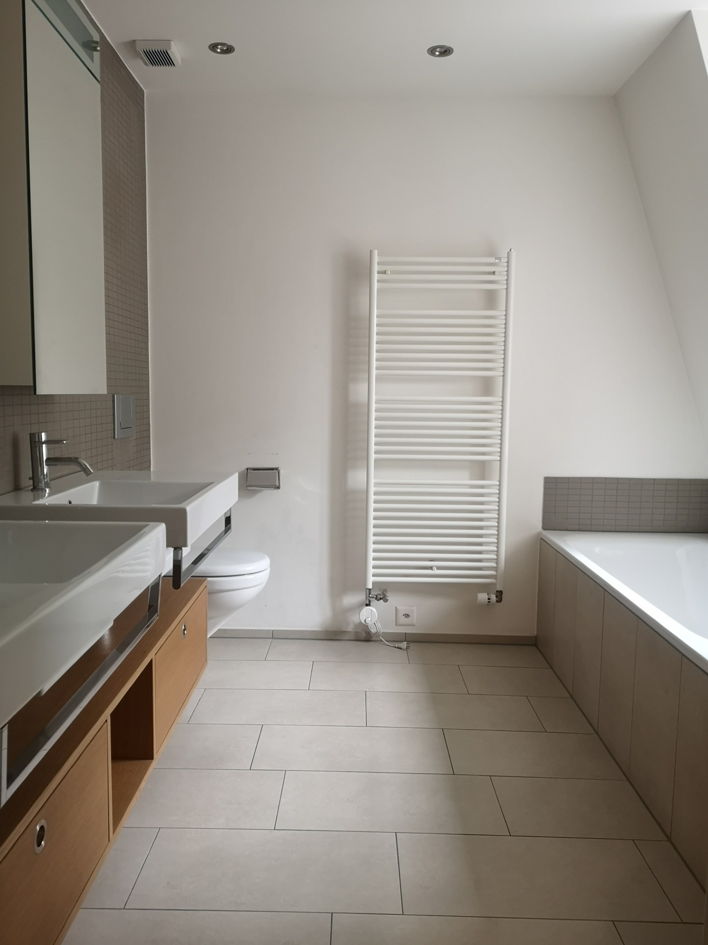 5 rooms apartment