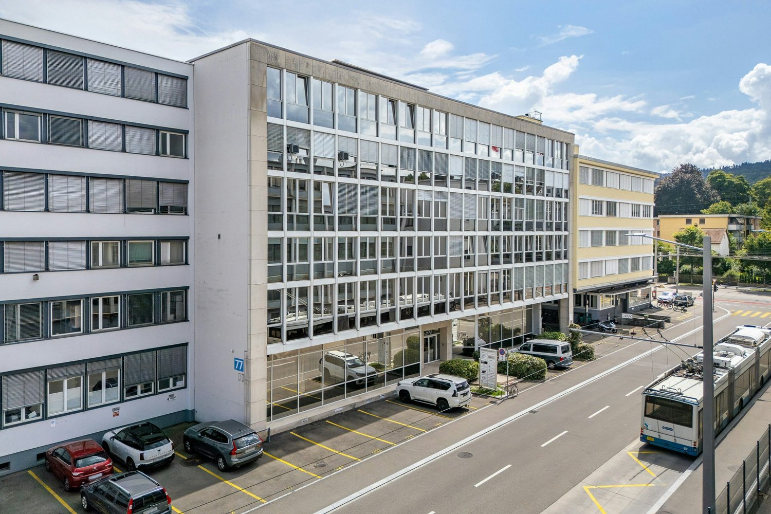 135m² office