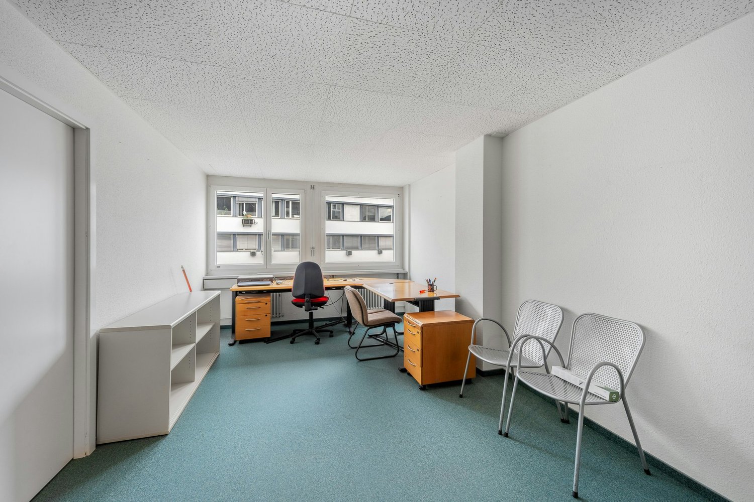 135m² office