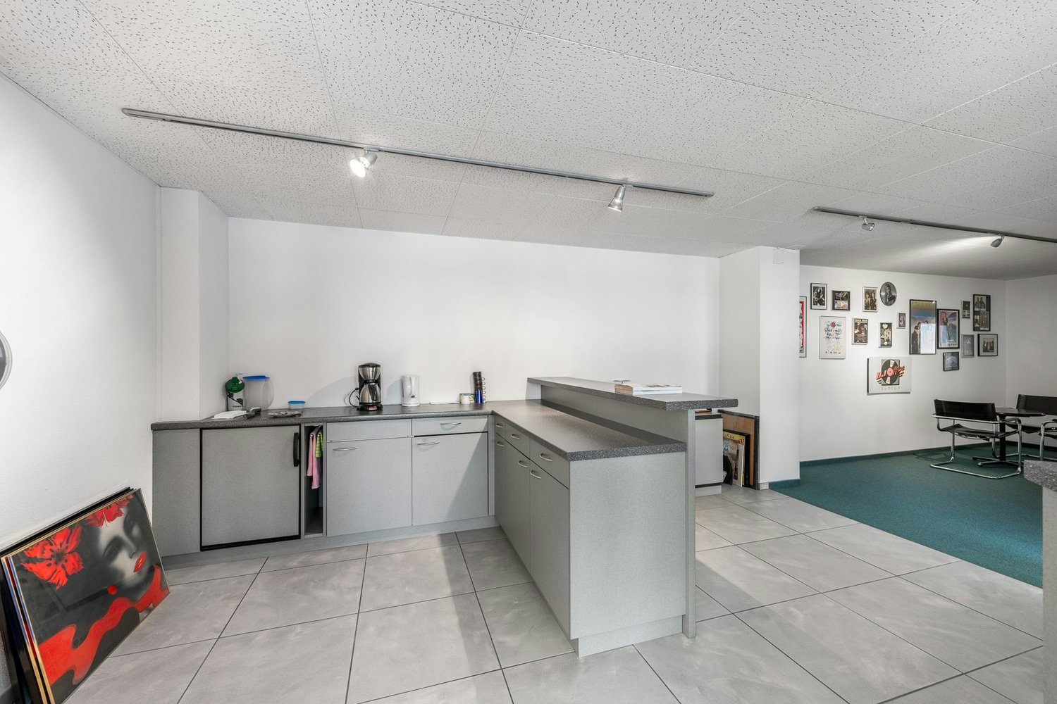 135m² office