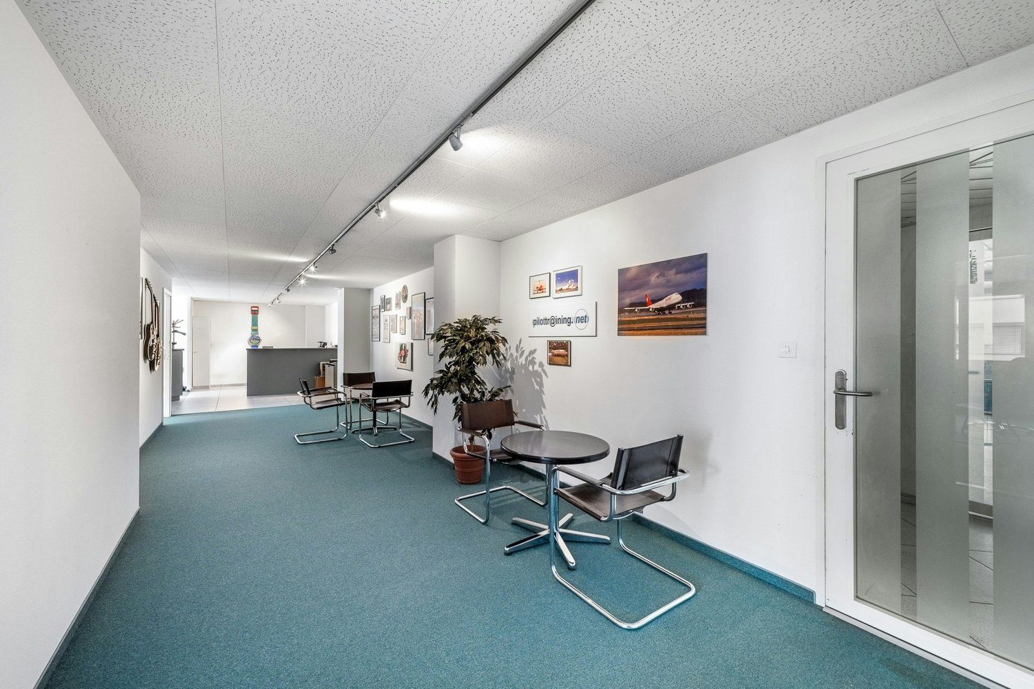 135m² office