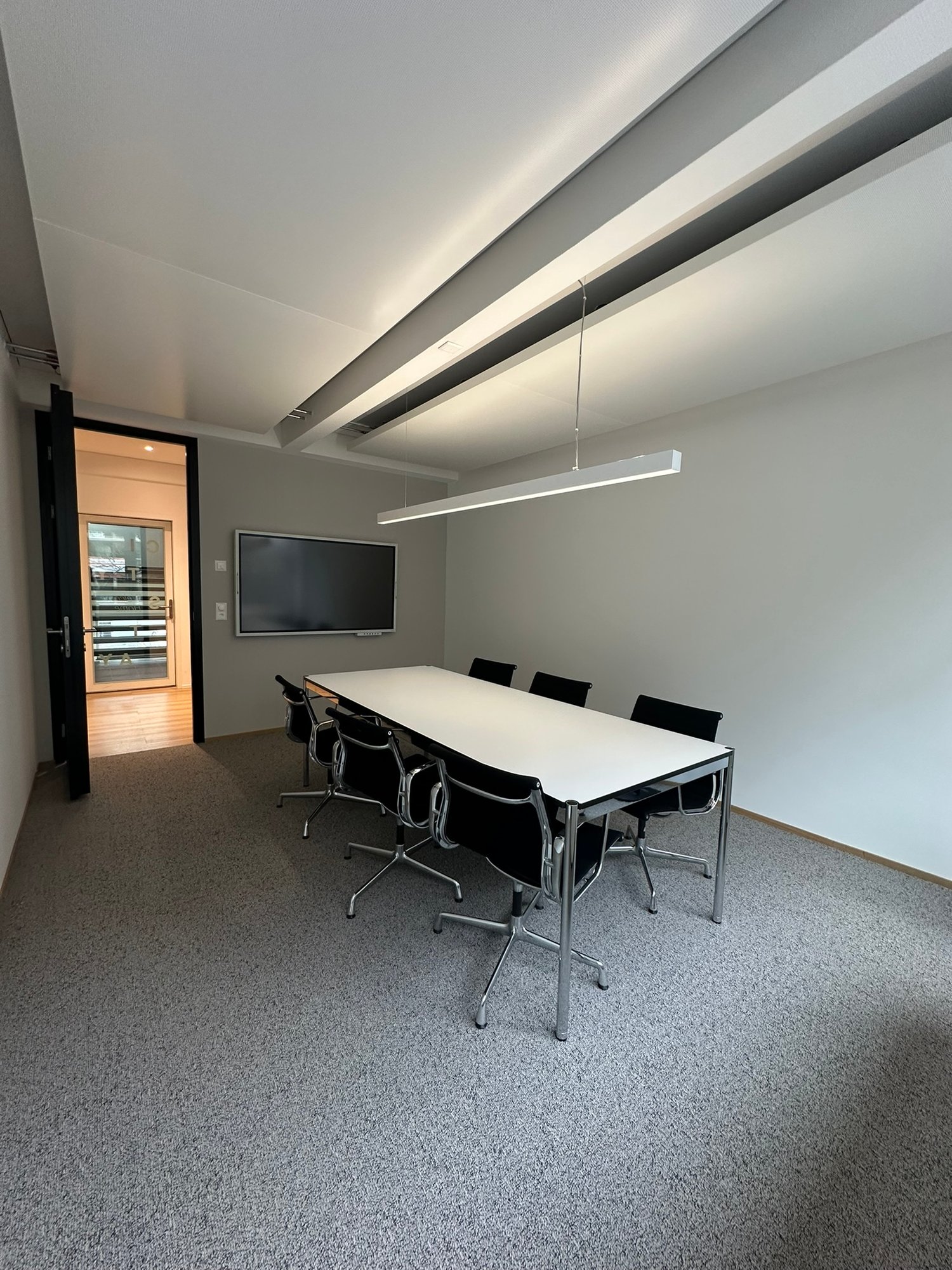80m² office