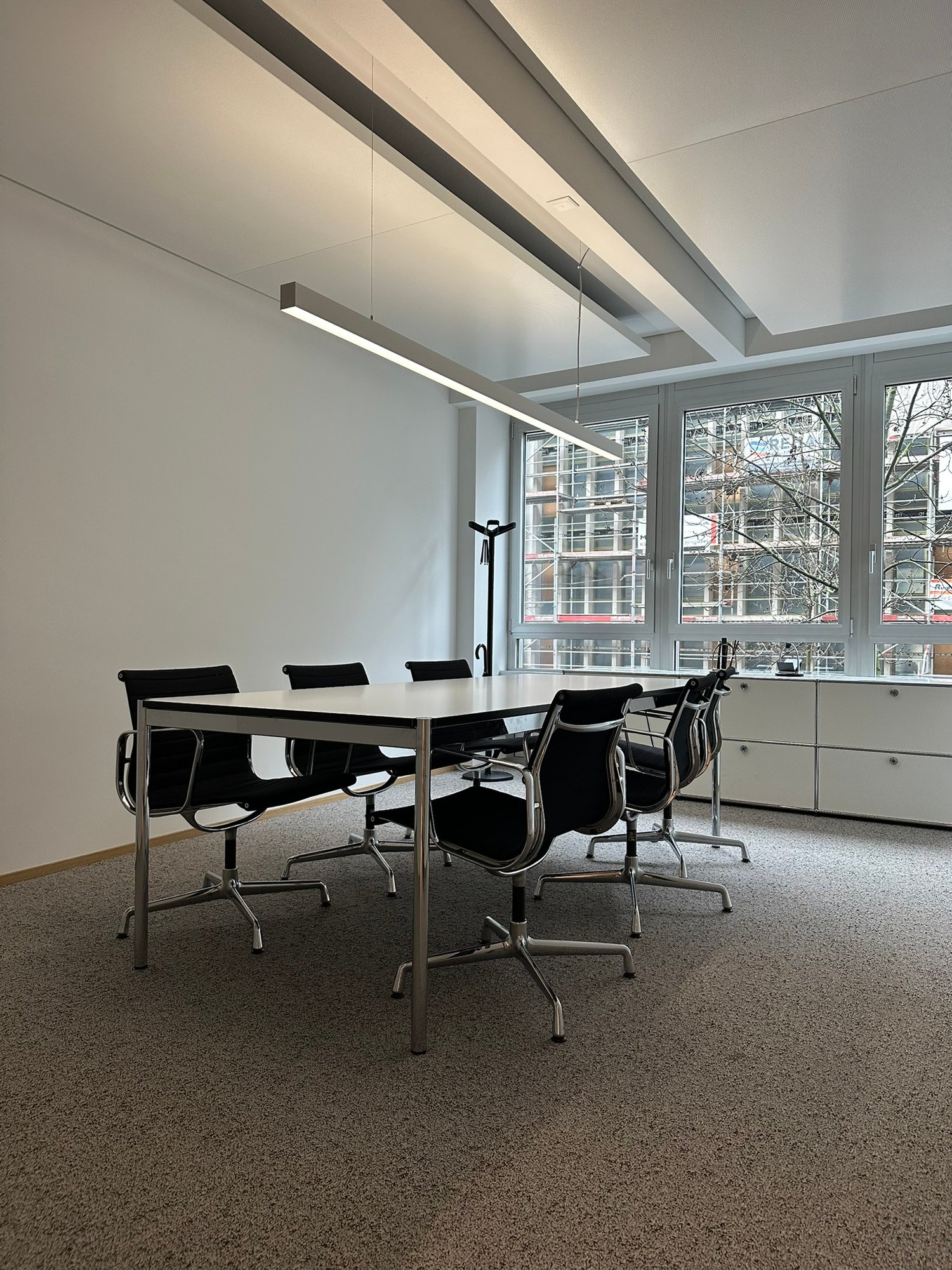 80m² office
