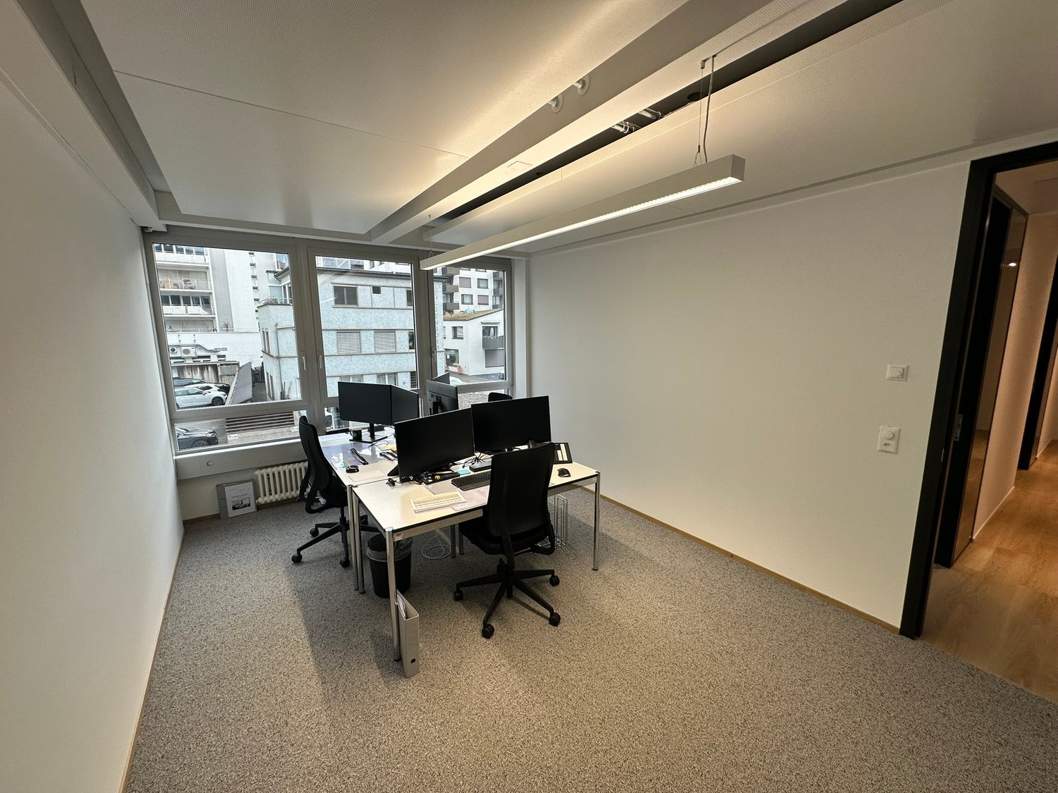 80m² office
