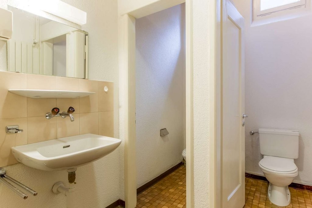 130m² commercial