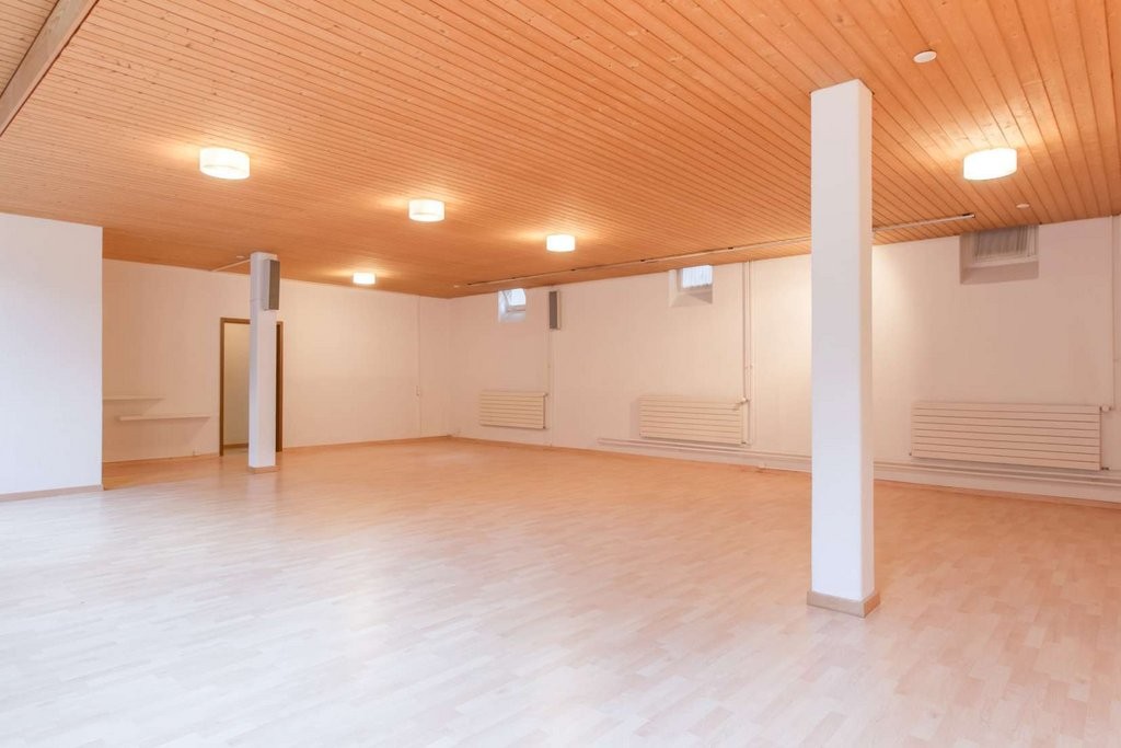 130m² commercial