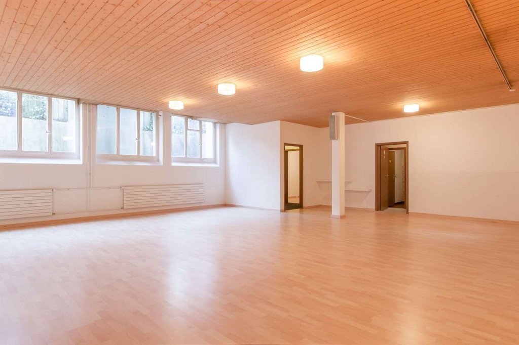 130m² commercial