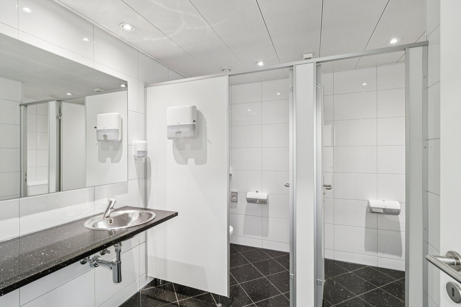 178m² office