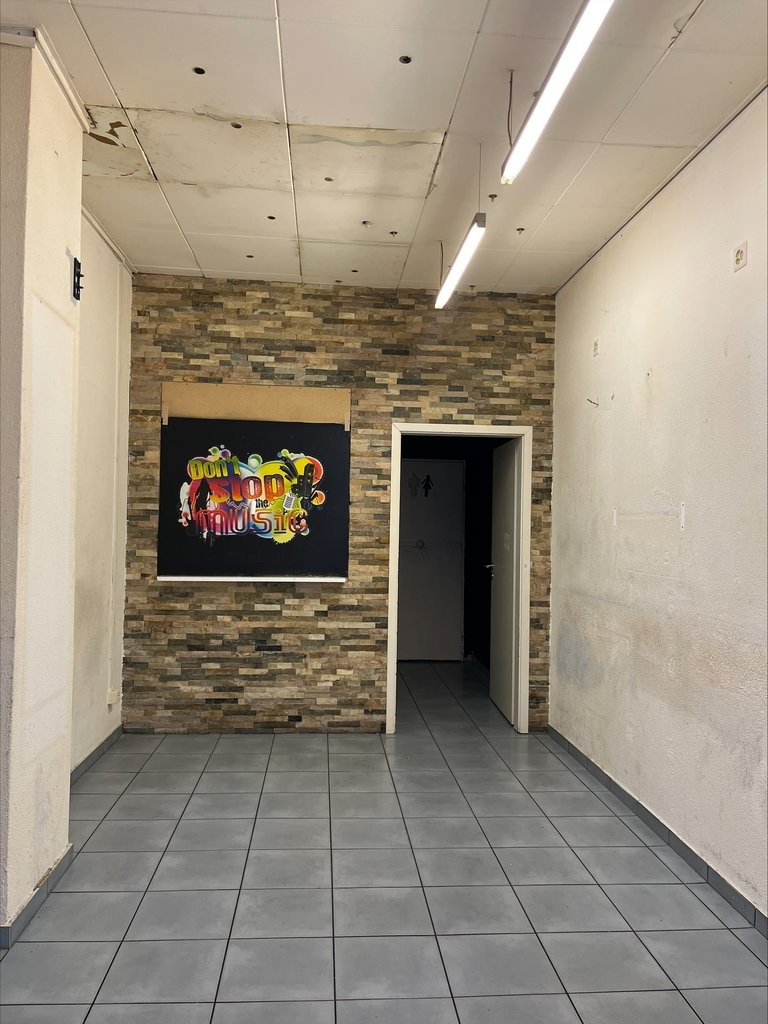 21m² shop