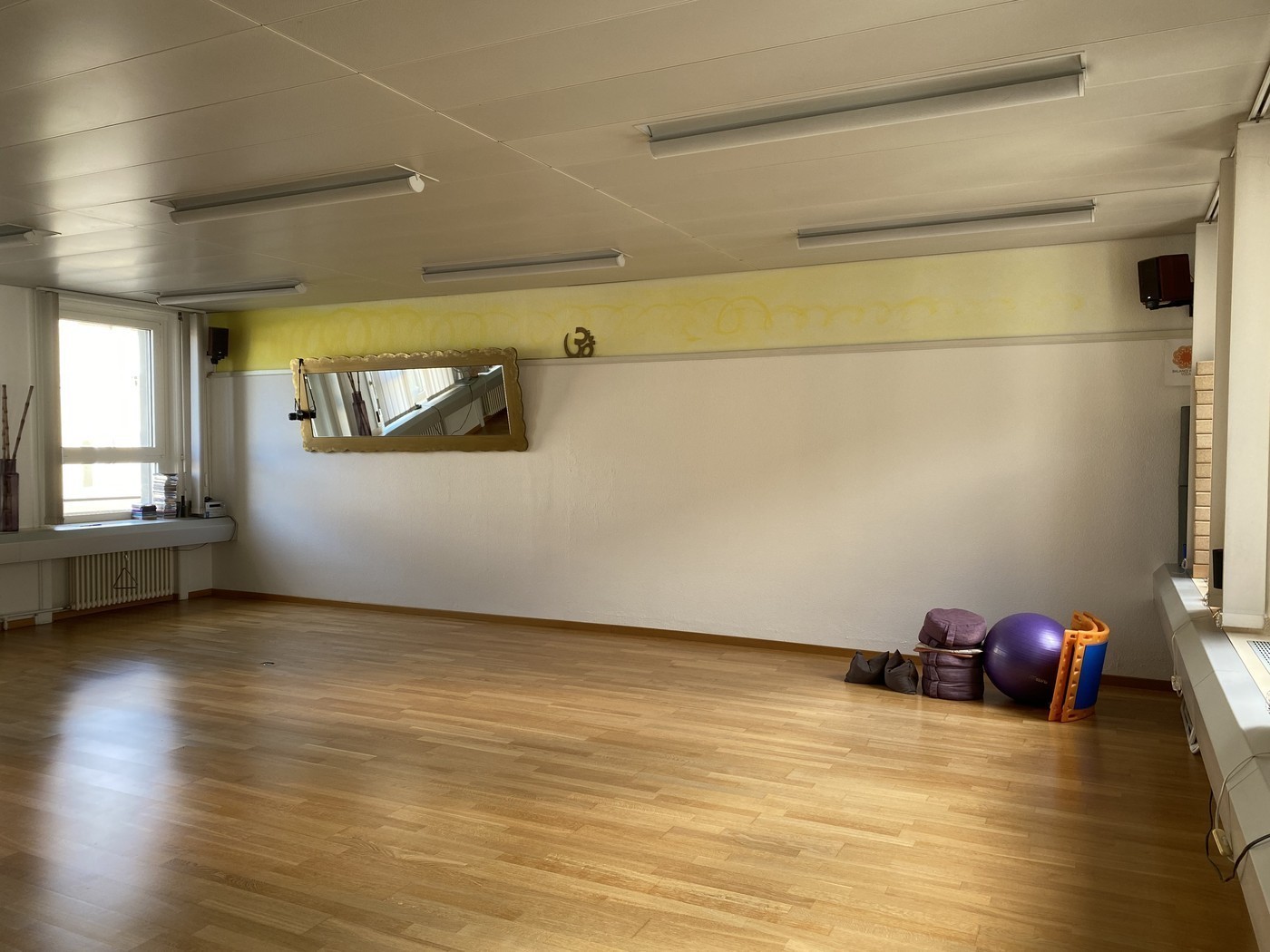 75m² commercial