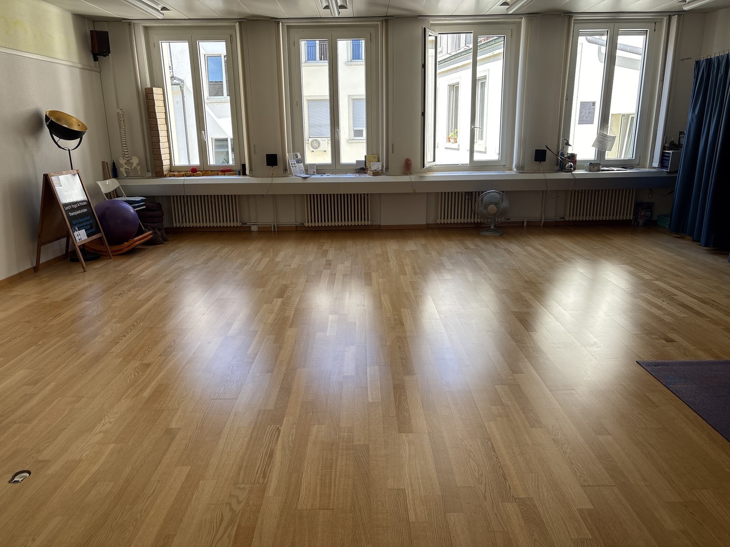 75m² commercial