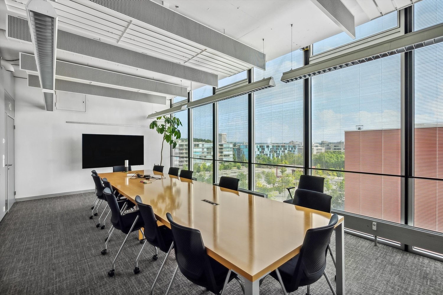 450m² office