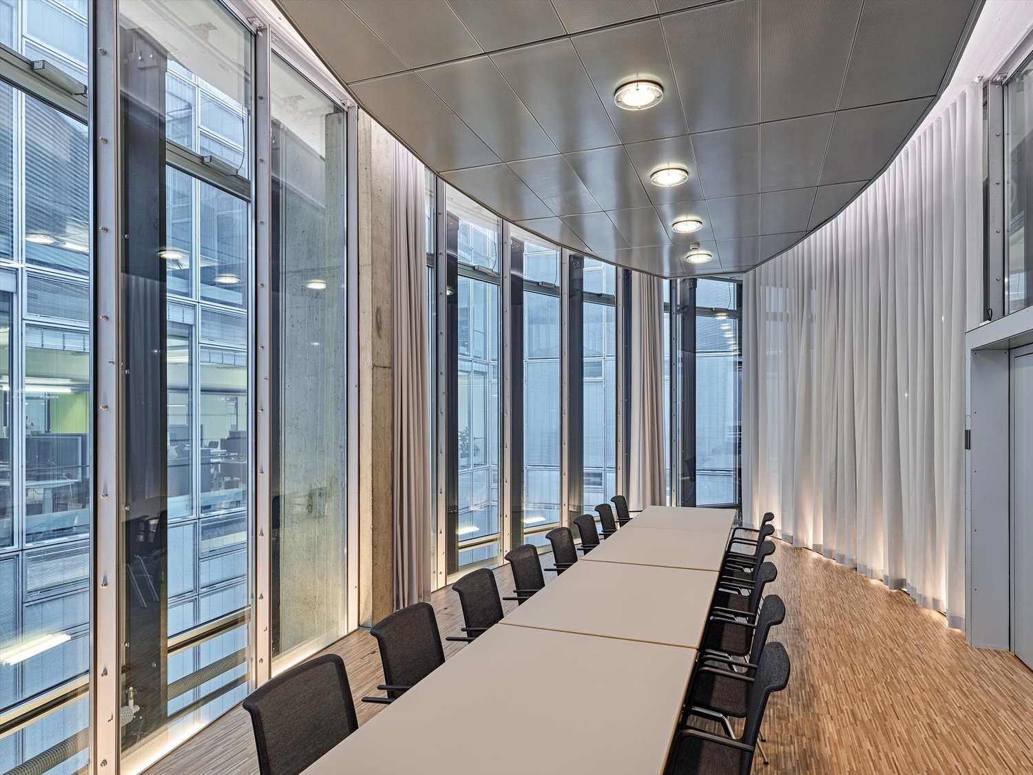 450m² office