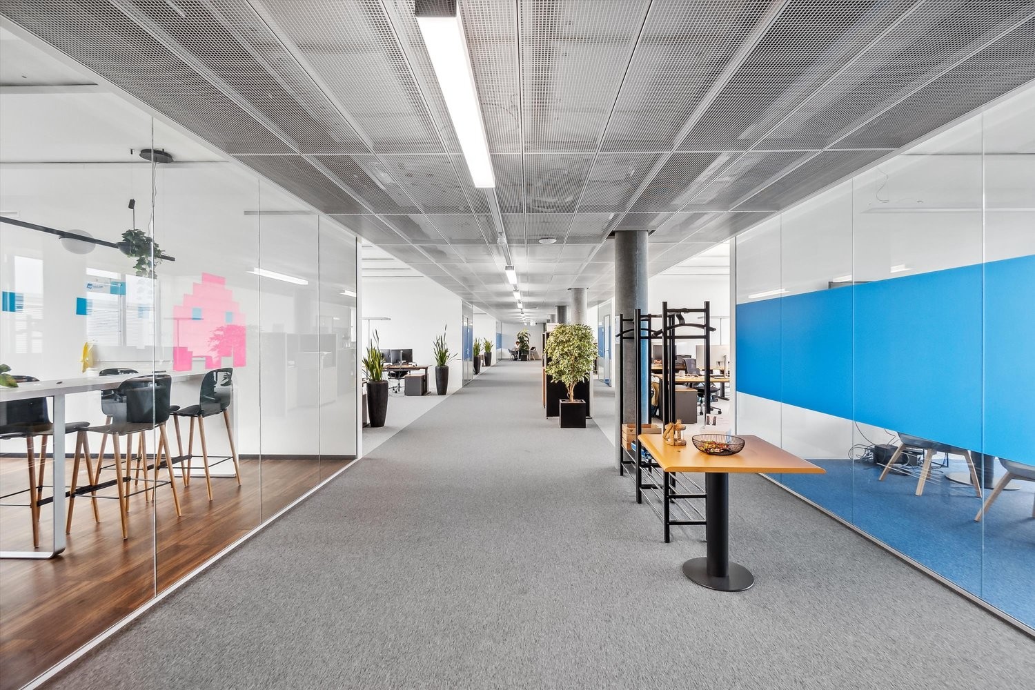 450m² office