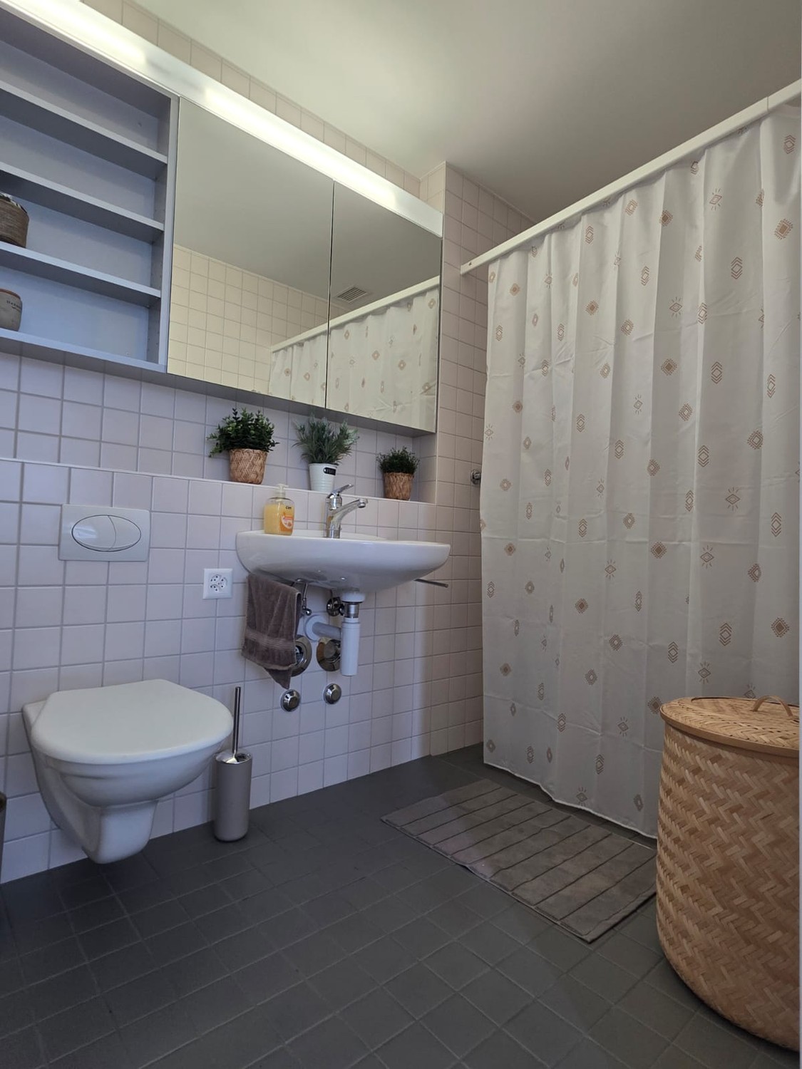 70m² commercial