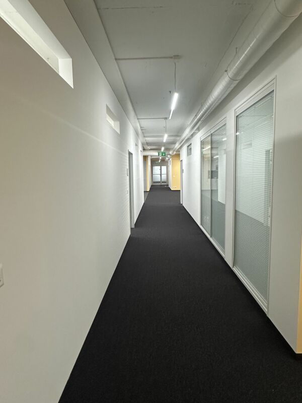 670m² commercial

Office/commercial spaces near Bahnhof Altstetten 

In a central location, we are renting out finished office/commercial areas of approx. 682 m2 (room partitioning possible) immediately or by arrangement. 

Die Hohlstrasse 534/536 is within immediate walking distance to Bahnhof Alts