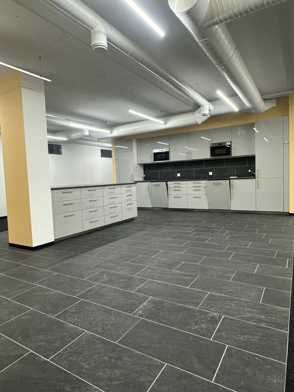 670m² commercial

Office/commercial spaces near Bahnhof Altstetten 

In a central location, we are renting out finished office/commercial areas of approx. 682 m2 (room partitioning possible) immediately or by arrangement. 

Die Hohlstrasse 534/536 is within immediate walking distance to Bahnhof Alts