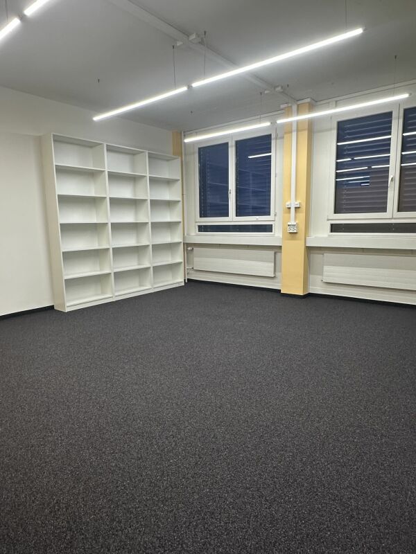 670m² commercial

Office/commercial spaces near Bahnhof Altstetten 

In a central location, we are renting out finished office/commercial areas of approx. 682 m2 (room partitioning possible) immediately or by arrangement. 

Die Hohlstrasse 534/536 is within immediate walking distance to Bahnhof Alts