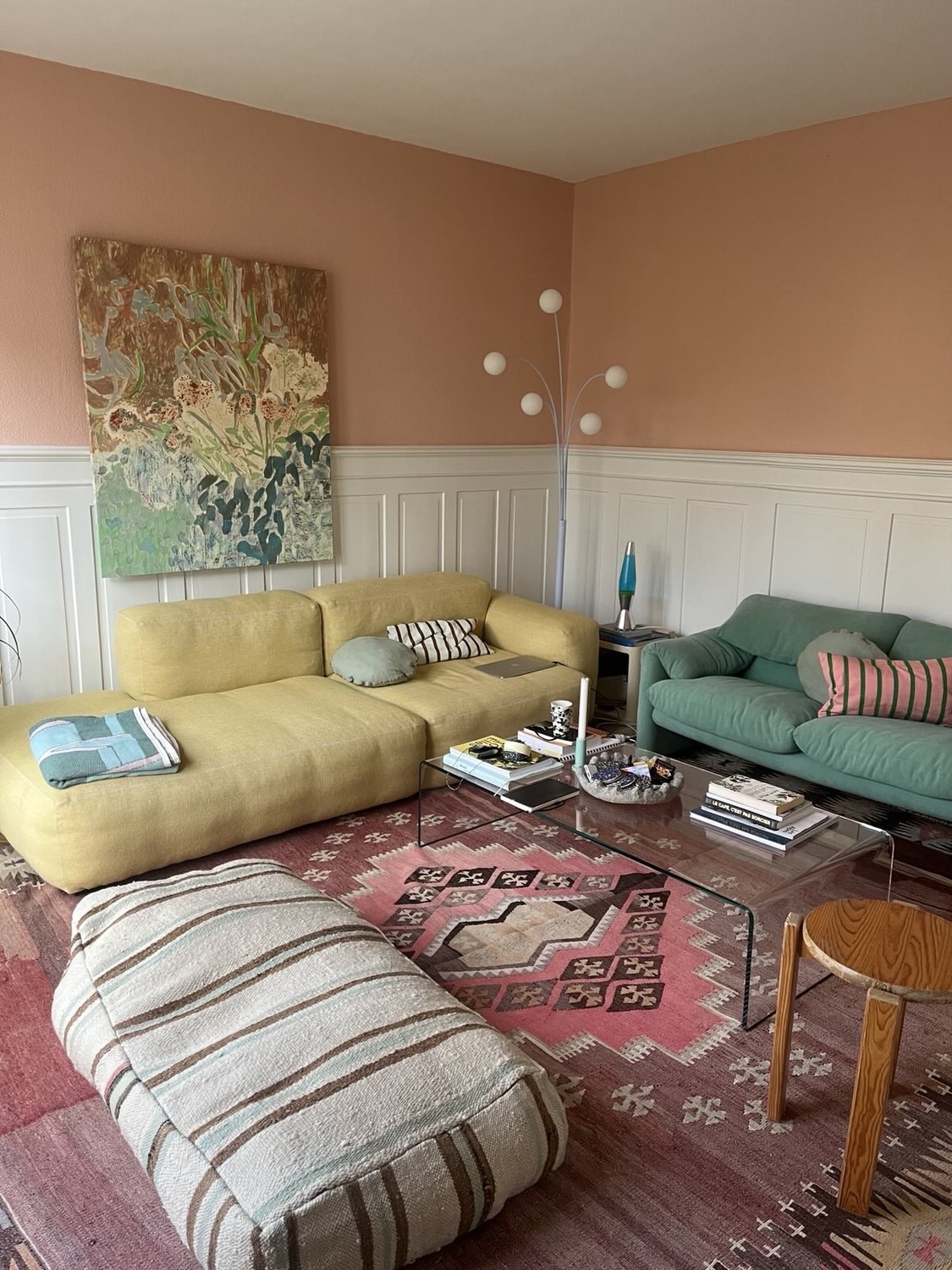 Appartement de 3 ½ pièces

Bonjour à tous, 
Nous sous-louons notre bel appartement du 10 juin à la fin du mois d'août. Nous sommes flexibles sur le début et la fin de la période de sous-location, mais nous aimerions idéalement le louer pour 2 mois. 
L'appartement est situé dans un quartier animé (be