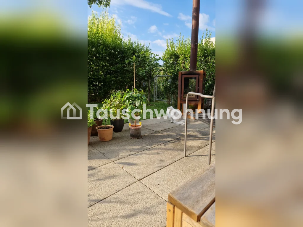 bijoux architettonico di 120mq con giardino di 90mq. L'appartamento dispone di un bellissimo parquet, soffitti alti ed è super luminoso, tranquillo e comunque centrale. Cucina moderna e servizi igienici. Riscaldamento a pavimento. Proprio locale lavanderia nell'appartamento. WC per gli ospiti con do