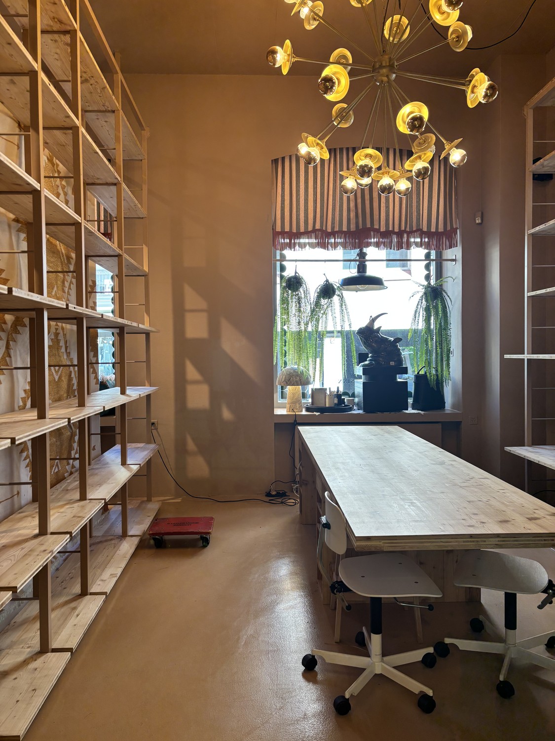 133m² shop
