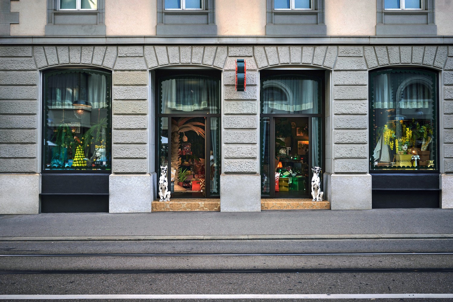 133m² shop