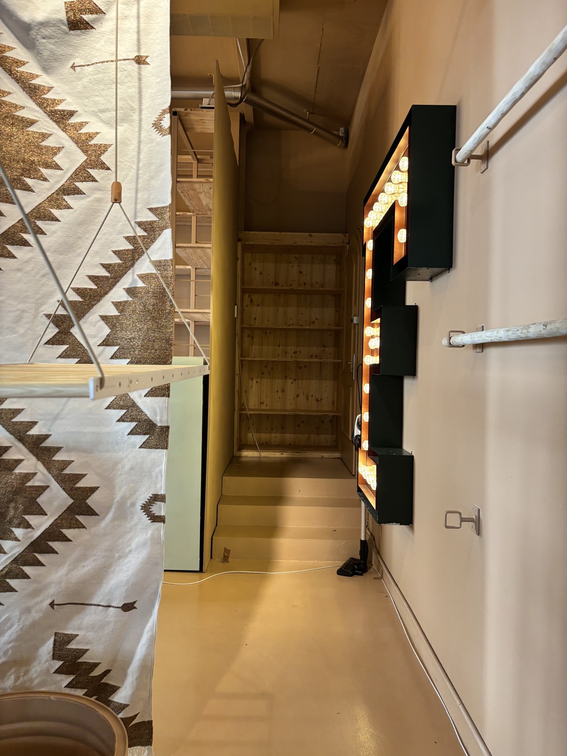 133m² shop