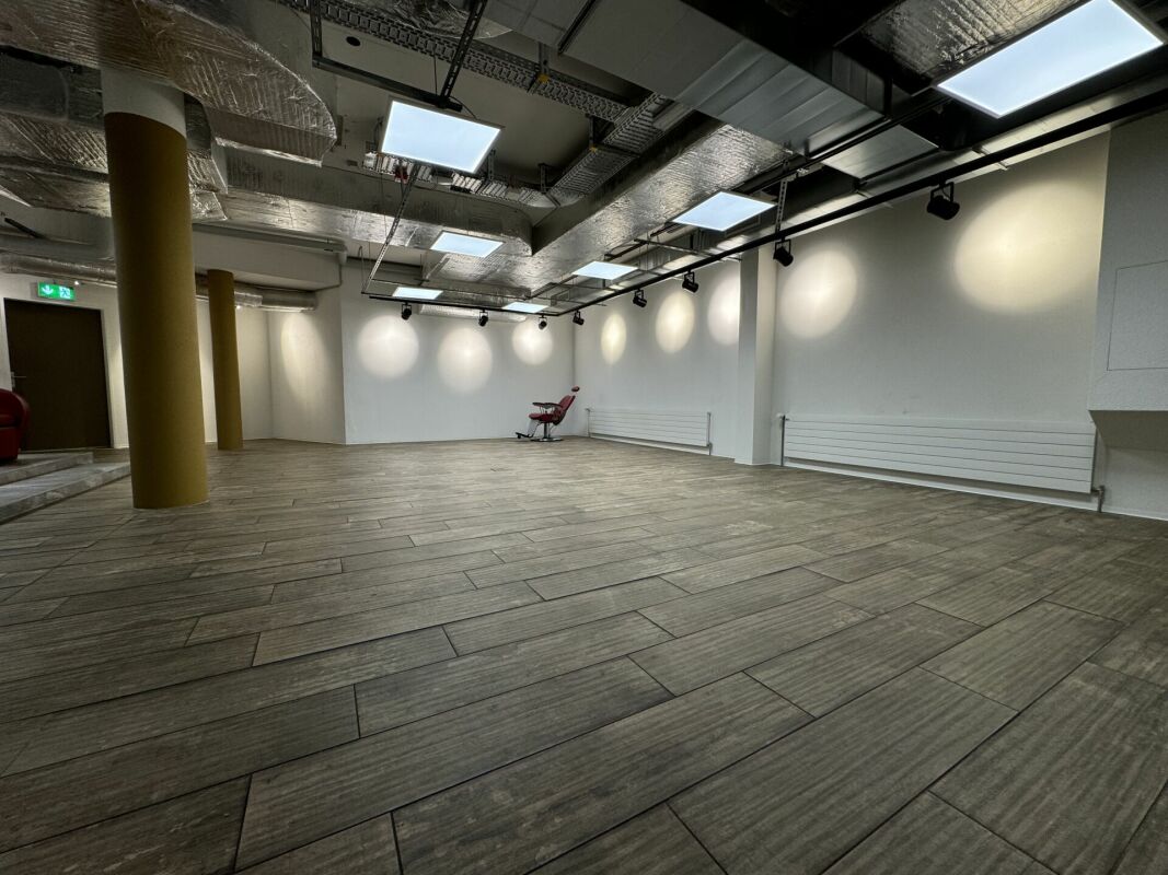 50m² commercial