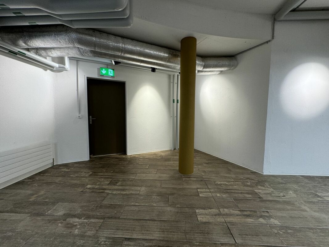 50m² commercial