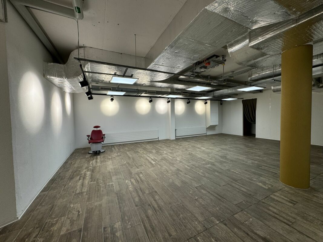 50m² commercial