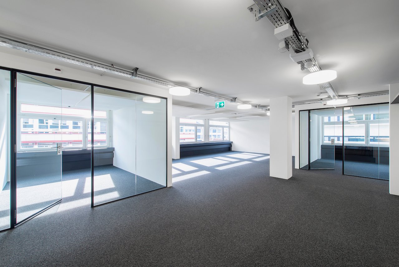 832m² office