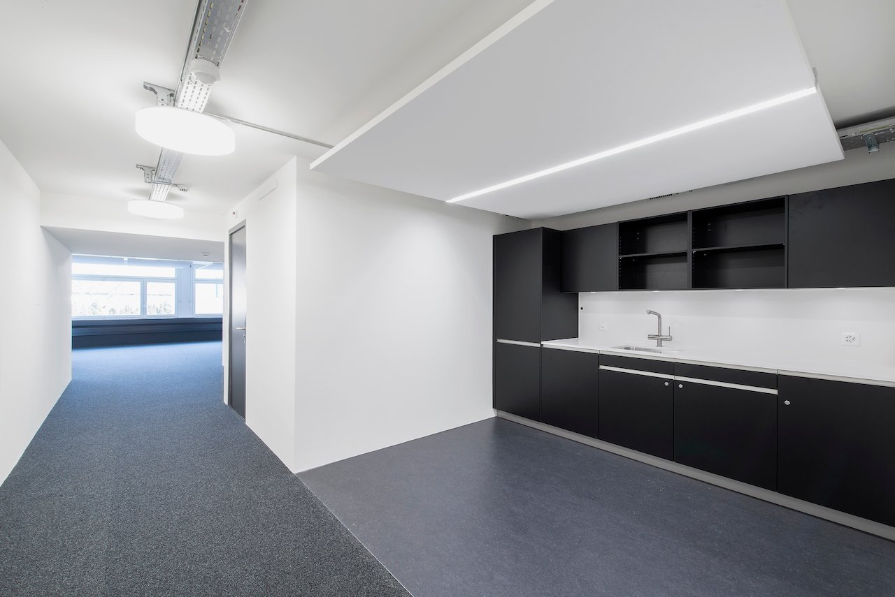 832m² office