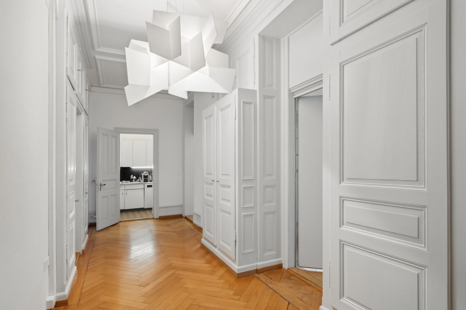 147m² office