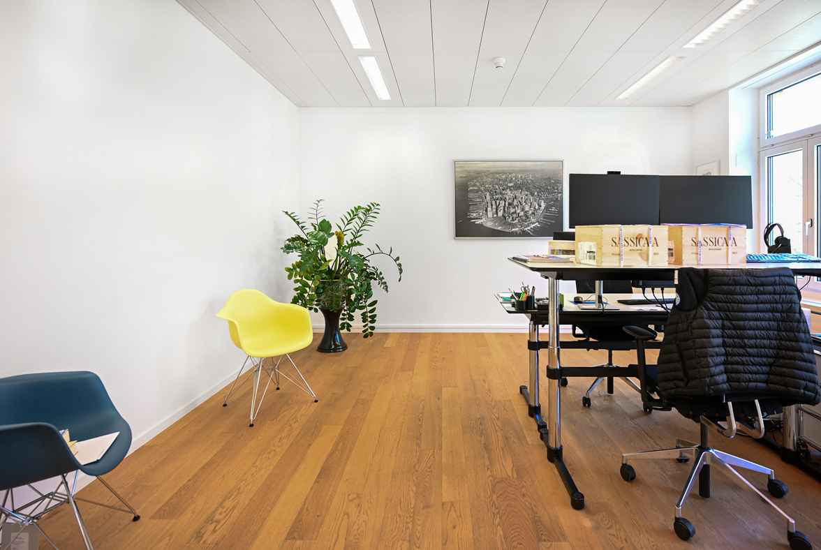 215m² office