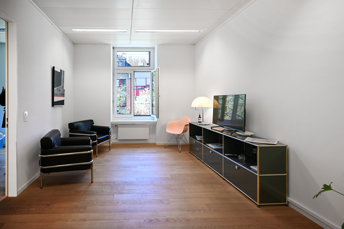 215m² office