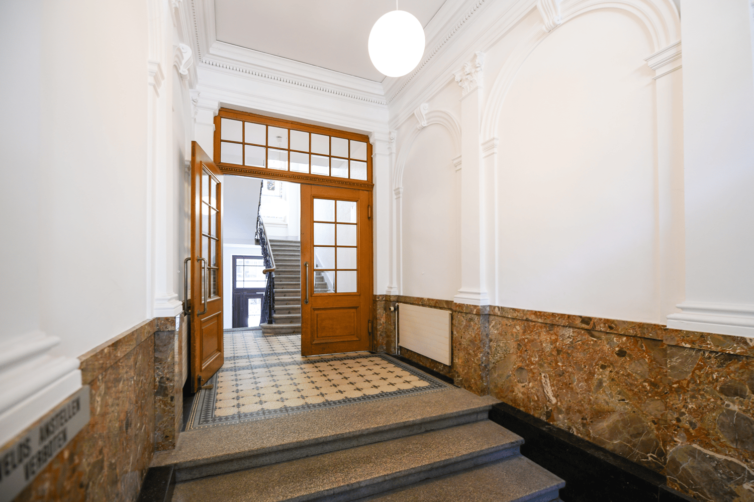 215m² office