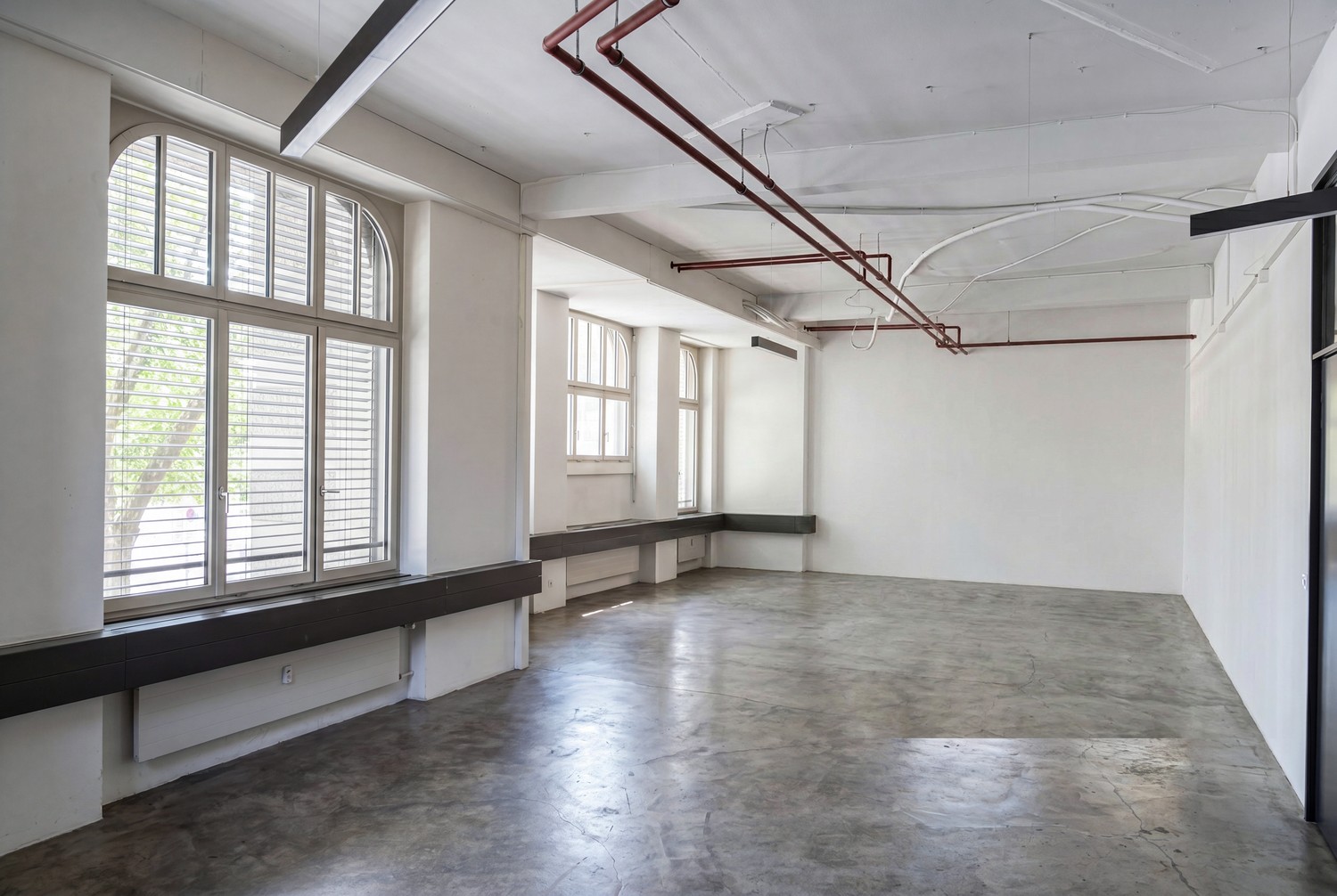 125m² office